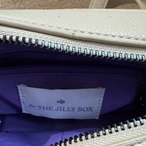 Elegant Cream Crossbody Bag - Picture 2 of 2